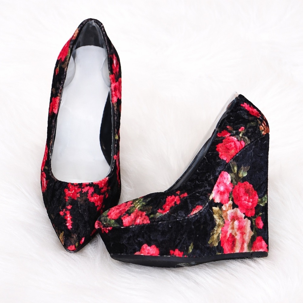 Aldo Floral Velvet Platform Wedges Floral Black Rose Print Size 8 NEW